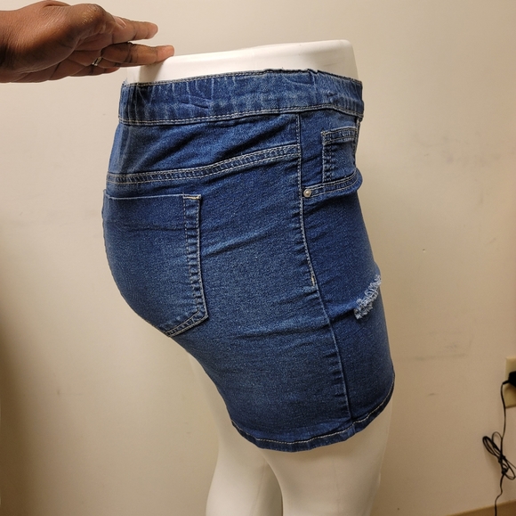 Plus size jean shorts - Picture 6 of 6